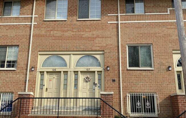 Gorgeous 2-Bedroom Townhome Near the Art Museum! One-Car Garage Included!