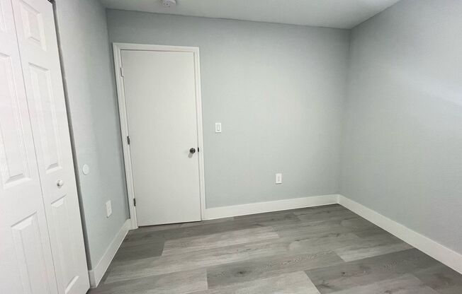 3 beds, 1 bath, 880 sqft, $2,300, Unit 5200-2