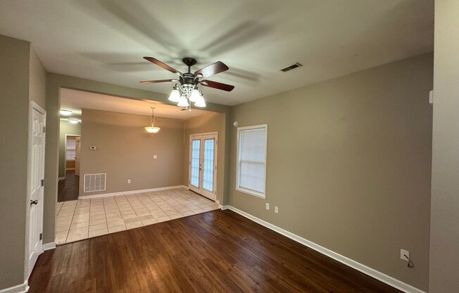 Beautiful, Newly Renovated Duplex in Richmond! Large Bedrooms, Open Floor Plan!