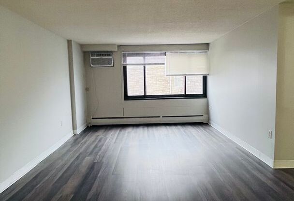 2 beds, 1 bath, 710 sqft, $1,250, Unit # 204