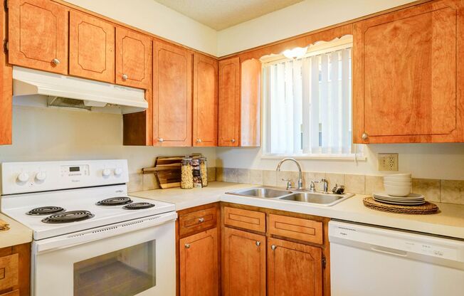 3 beds, 1.5 baths, 1,102 sqft, $1,695, Unit 133
