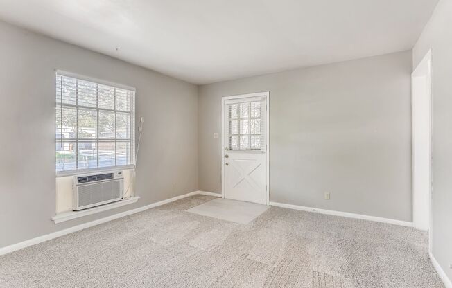 (**APP PENDING 06/13/23)  3 Bedroom / 1 Bath w/ Carport (SOCO / 78704) Near St. Edwards University