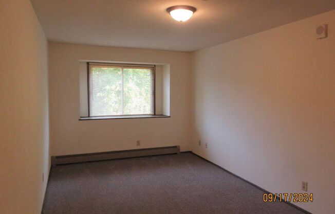 2 beds, 1 bath, 952 sqft, $1,200, Unit 216