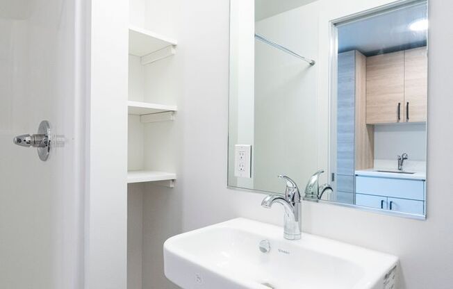 Studio, 1 bath, 270 sqft, $1,386, Unit 410