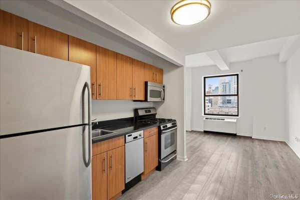 Studio, 1 bath, 400 sqft, $3,150, Unit 32F