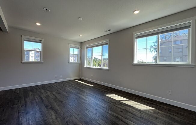 4 beds, 3.5 baths, $2,995