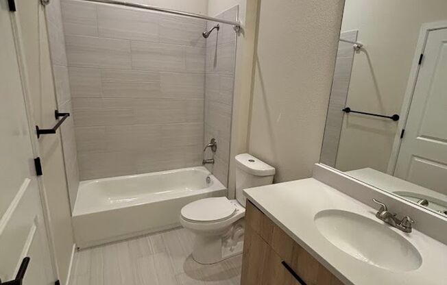 2 beds, 2 baths, 720 sqft, $1,799, Unit 820 #210