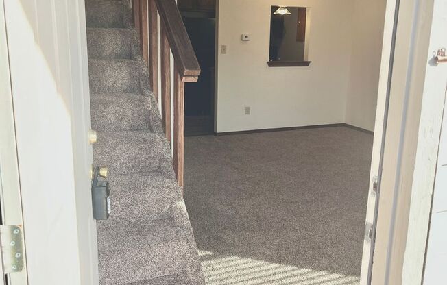 2 beds, 1 bath, 850 sqft, $850, Unit 7B