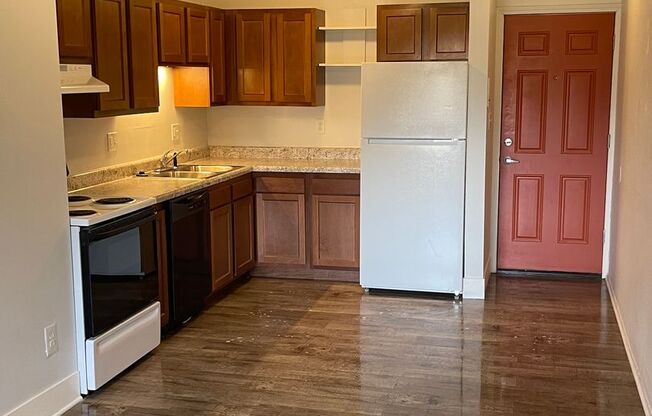 2 beds, 1 bath, 950 sqft, $1,295, Unit #107