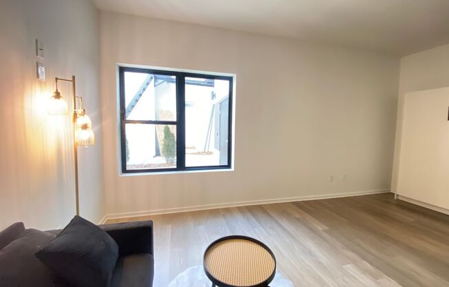 Studio, 1 bath, 414 sqft, $1,390, Unit 102