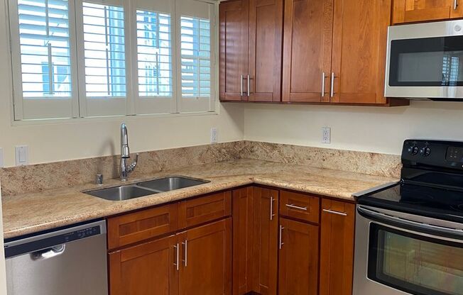 Conveniently Located 2 bedroom, 1 bath unit in Makiki