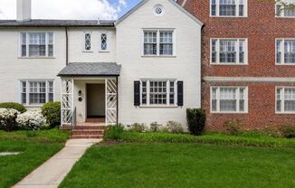 Location, Location, Location - Beautiful 2 Bedroom Townhome in Mary Munford Available January 1st!