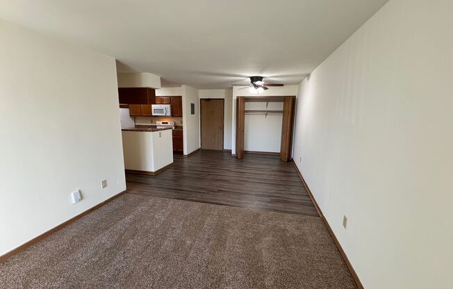 3 beds, 1 bath, 1,040 sqft, $1,695, Unit 3164-304