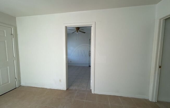 3 beds, 1 bath, $895