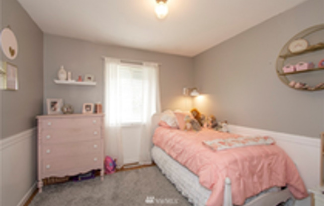 3 beds, 2 baths, $2,600