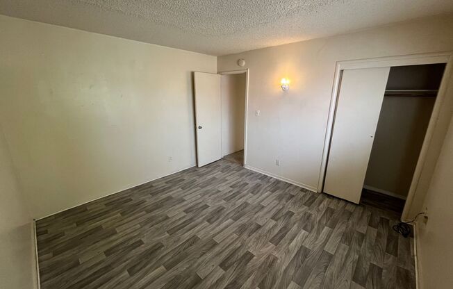 2 beds, 1 bath, $950, Unit 13