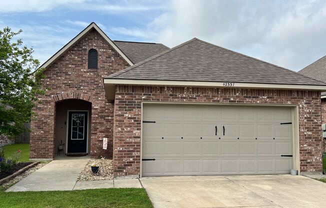 Beautiful Open Floor Plan Home in Keystone at Galvez Subdivision