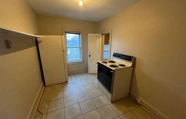 2 beds, 1 bath, 900 sqft, $695