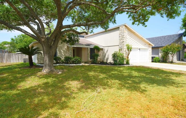 Gorgeous home available in great neighborhood. Realtor Commission: $500