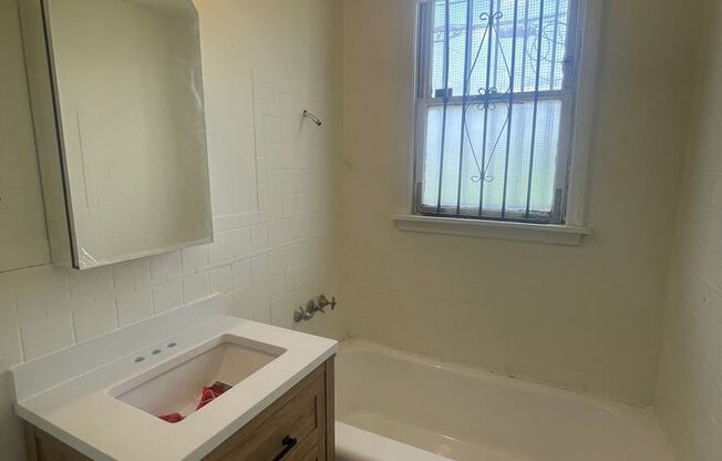 1 bed, 1 bath, $1,195, Unit 103