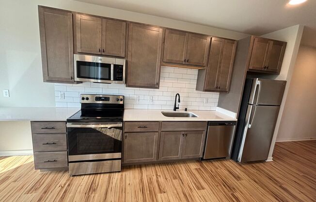 Studio, 1 bath, 585 sqft, $1,515, Unit 10009-109