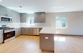 1215 8th St SE (Triplex)