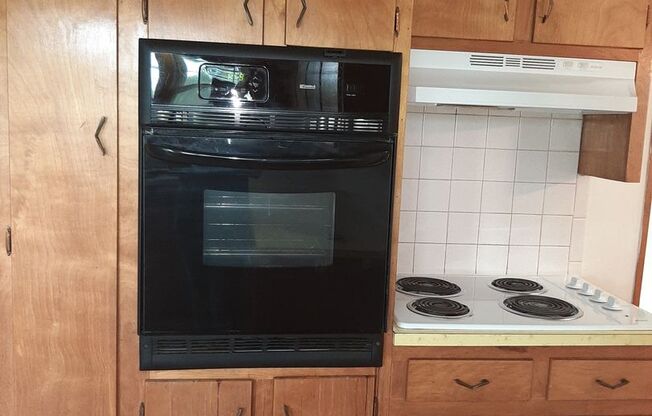 2 beds, 1 bath, 903 sqft, $1,250, Unit B-1