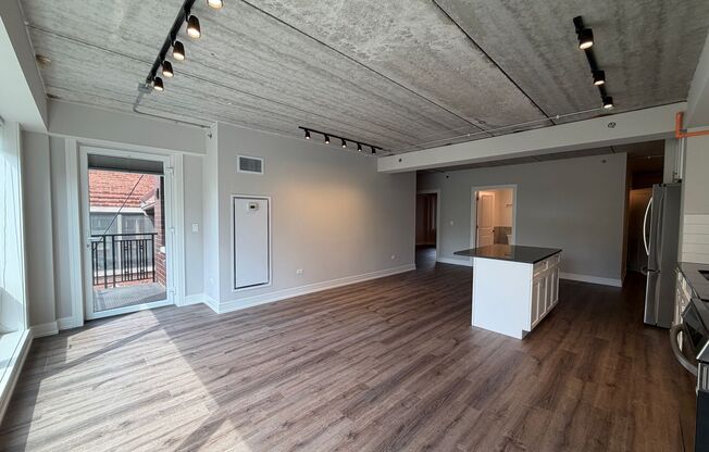 2 beds, 2 baths, 908 sqft, $3,700, Unit 952-402