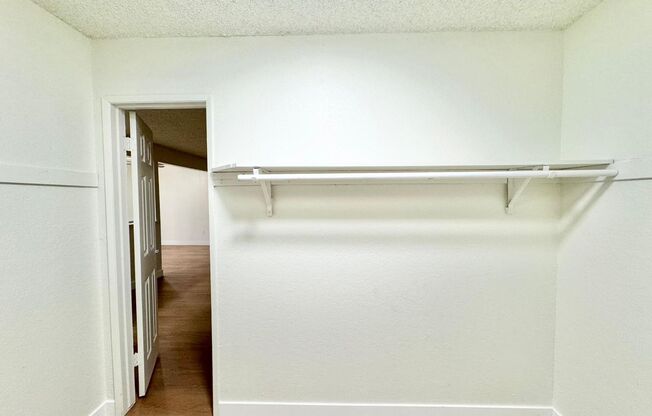 2 beds, 1 bath, 900 sqft, $2,450, Unit 71