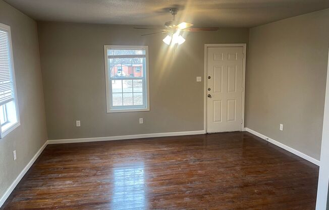 2 beds, 1 bath, $995