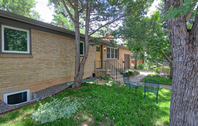 Updated 5 Bed 2 Bath Home In Old North Boulder.