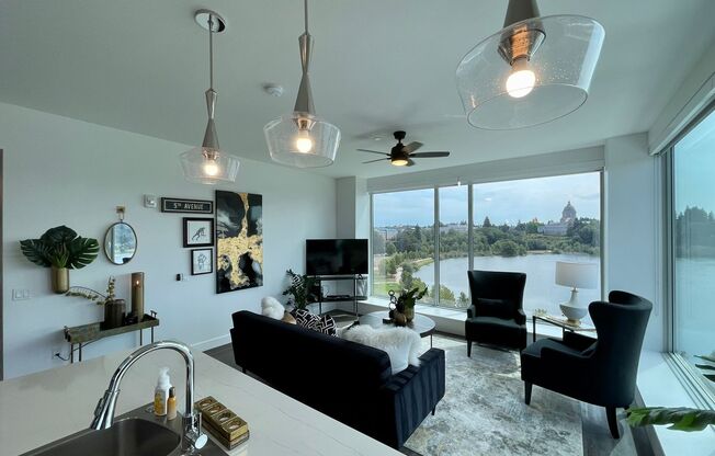 2 beds, 1 bath, 902 sqft, $4,990, Unit 410-915