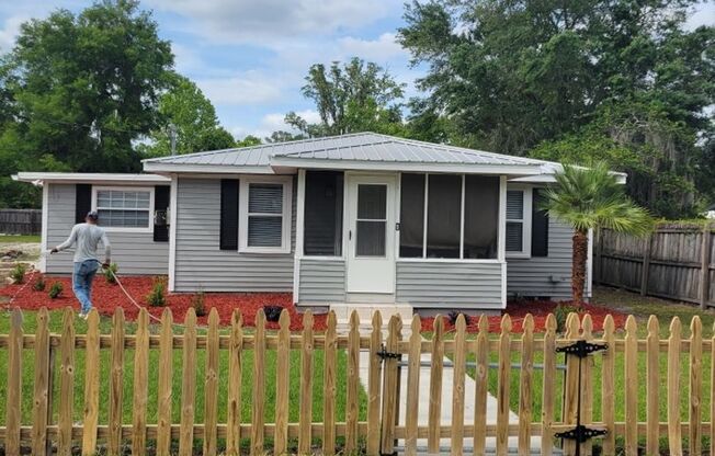 Remodeled 3/2 in the Heart of Gainesville!