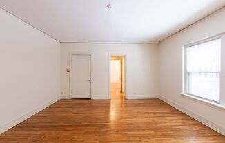 1 bed, 1 bath, 700 sqft, $999, Unit 33-209
