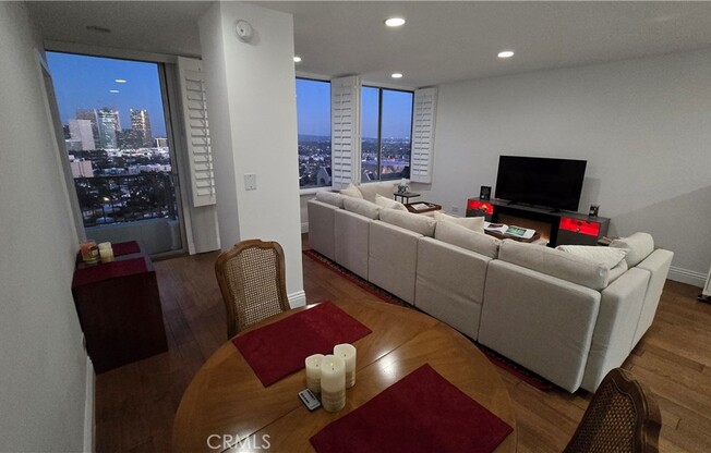 1 bed, 2 baths, 888 sqft, $4,995, Unit 2204