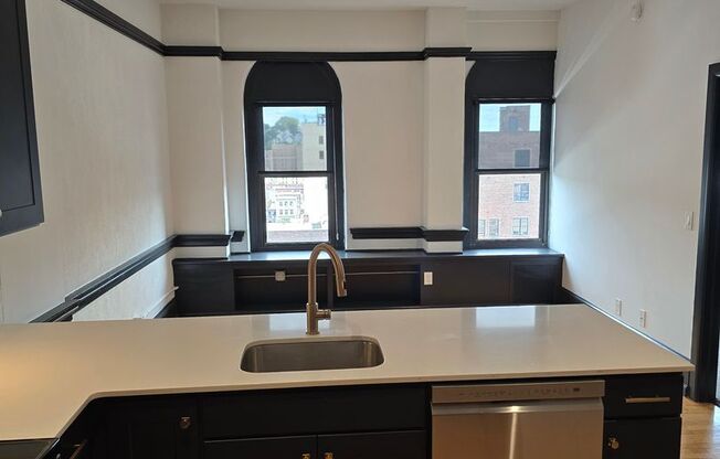 1 bed, 1 bath, 525 sqft, $1,650, Unit 705