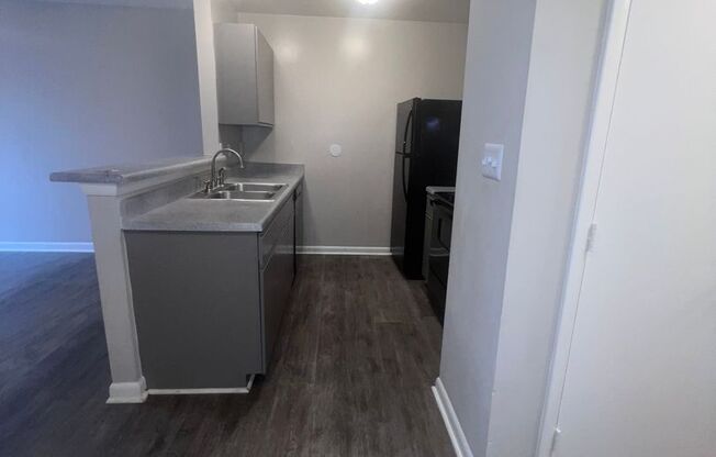 1 bed, 1 bath, 815 sqft, $950, Unit 1030