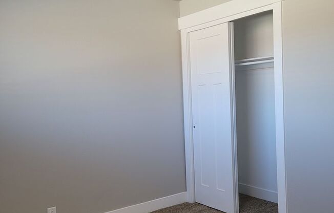 2 beds, 1 bath, 800 sqft, $1,395, Unit #16