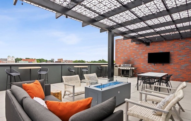 Westley on Broadway in Kansas City, Missouri Patio with BBQ and Fire Pit