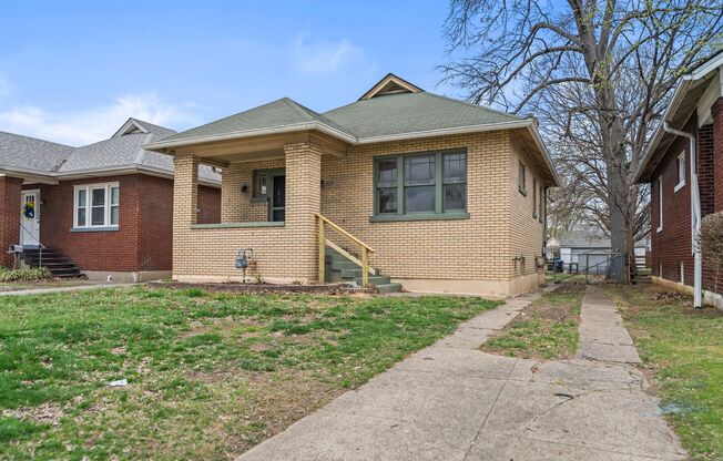 Spacious 1 Bed 1 Bath House off of Eastern Parkway