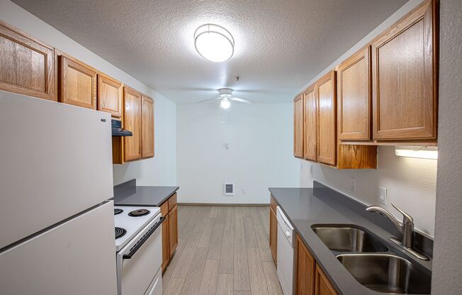 2 beds, 2 baths, 847 sqft, $1,550, Unit 44