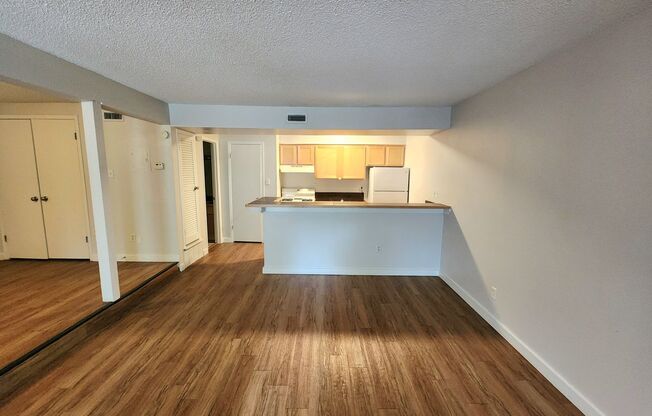 Studio, 1 bath, 575 sqft, $1,010, Unit OCR-112