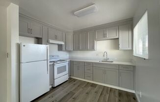 2 beds, 1 bath, $2,700, Unit D