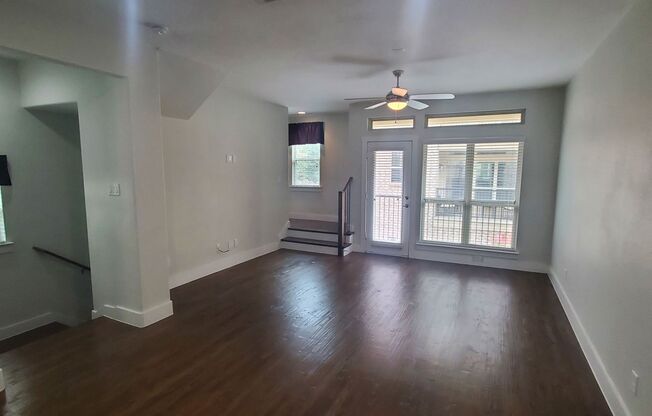 Energy Efficient Urban Townhome w/ Open Floorplan, Gourmet Kitchen, Rooftop Patio, & Exall Park Nearby