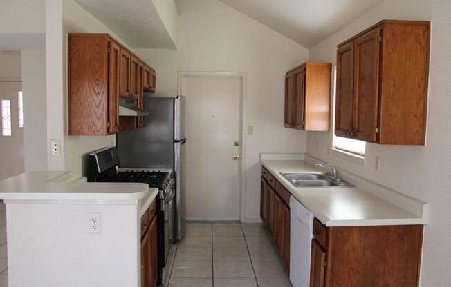 3 beds, 2 baths, $1,250