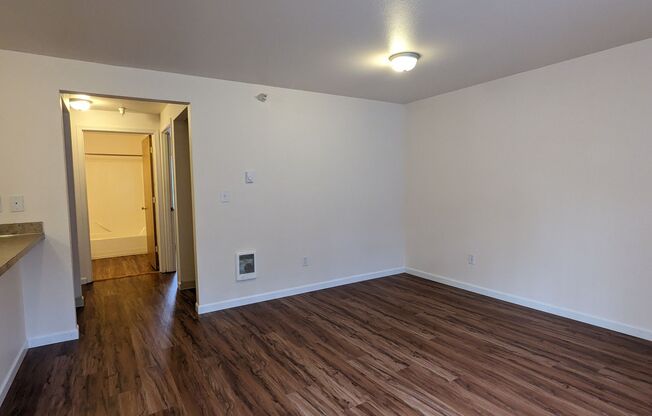 2 beds, 1 bath, 750 sqft, $1,425, Unit 26