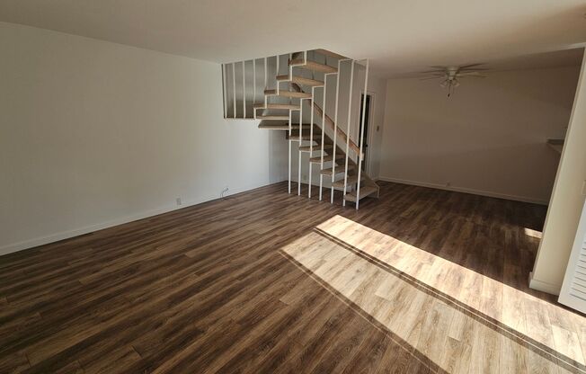 EASTER WAY - UTC 3 BR TOWNHOME CONVENIENTLY LOCATED ON UCSD BUS LINE!