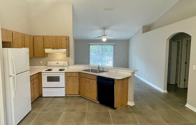 4BD/2.5BA Single-Family Home in Lockhart!