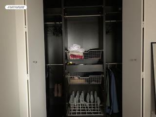 2 beds, 1 bath, $5,600, Unit 19J