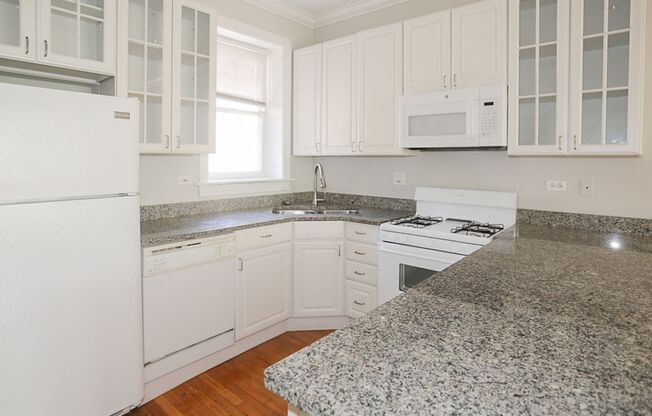 2 beds, 1 bath, 825 sqft, $2,895, Unit 3852-2